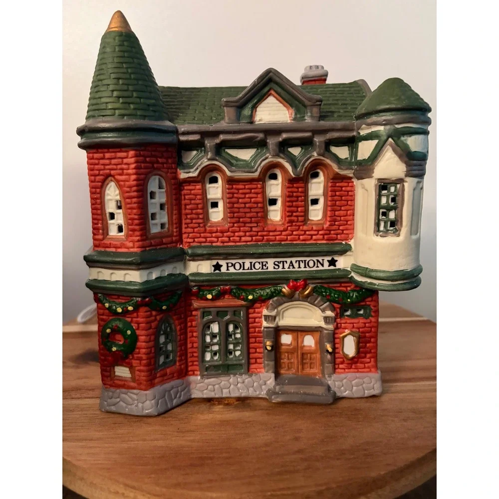 Vintage 1994 Christmas Dickens Keepsake Lighted Police Station w/ Light in Box